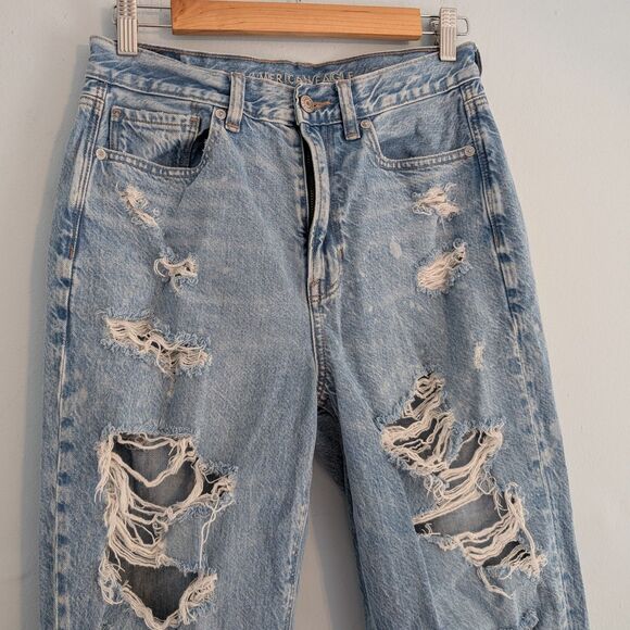 American Eagle Mom Jeans High Rise Distressed Thrashed Denim Bleach Dye Size 6 - Picture 4 of 13